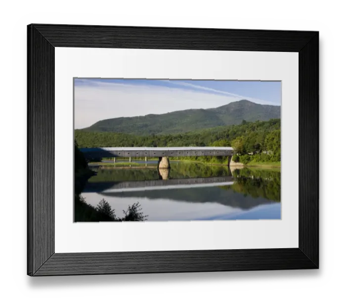 Framed Print : The Windsor-Cornish Covered Bridge spans the Connecticut River between Windsor, Vermont and Cornish
