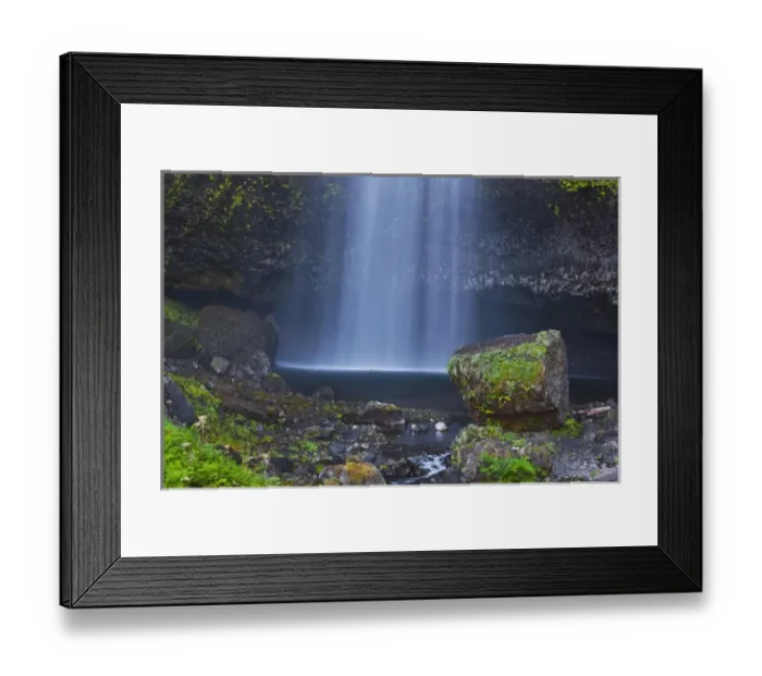 Framed Print : A view of Multnomah Falls in the Columbia River Gorge National Park Oregon Framed Print : A view of Multnomah Falls in the Columbia River Gorge National Park Oregon