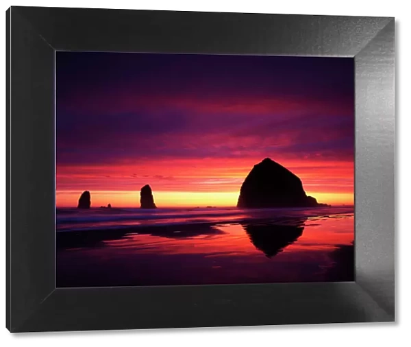USA, Oregon, Oregon Coast, View of Haystack Rock on Cannon beach at sunset