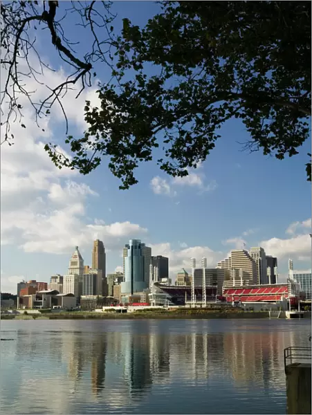 USA-Ohio-Cincinnati: City Skyline along the Ohio River  /  Late Afternoon