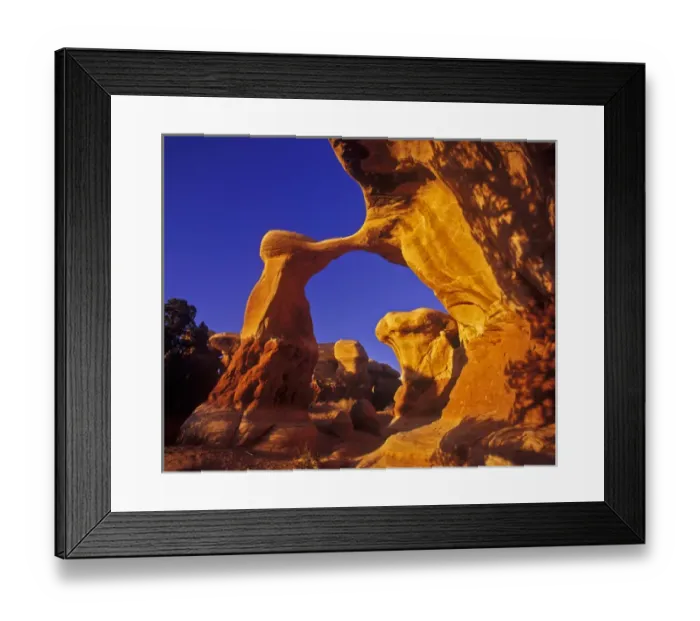 Framed Print : Metate Arch in the Devils Garden, Grand Staircase Escalante in Utah Framed Print : Metate Arch in the Devils Garden, Grand Staircase Escalante in Utah