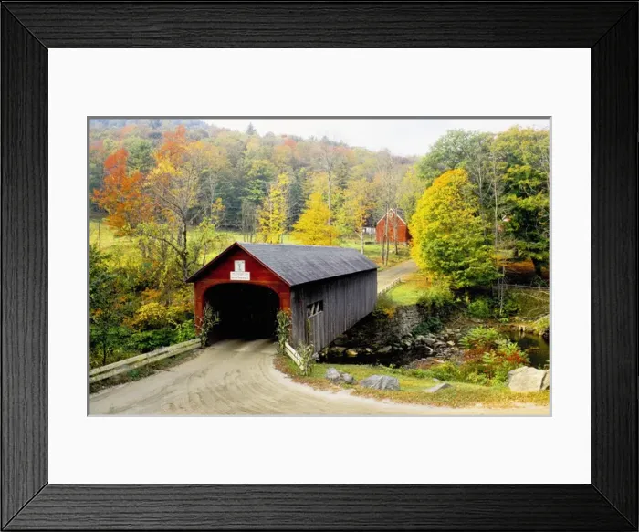 Framed Print : USA, Vermont Covered bridge on the Green River