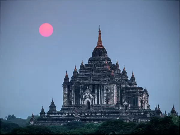 Myanmar, Bagan. Sunset on Thatbyinnyu Temple