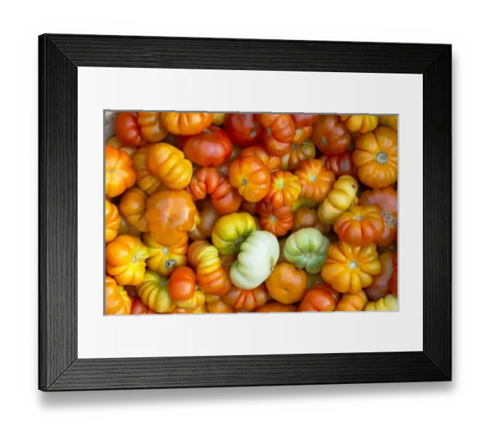 Framed Print : Selling tomatoes at the market, Mandalay, Myanmar Framed Print : Selling tomatoes at the market, Mandalay, Myanmar
