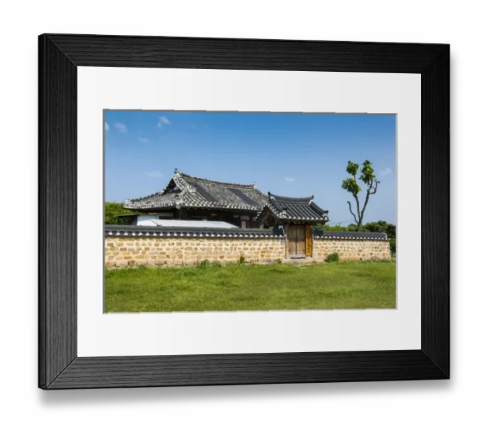 Framed Print : Traditional house and yard in the Unesco world heritage sight Gyeongju, South Korea Framed Print : Traditional house and yard in the Unesco world heritage sight Gyeongju, South Korea