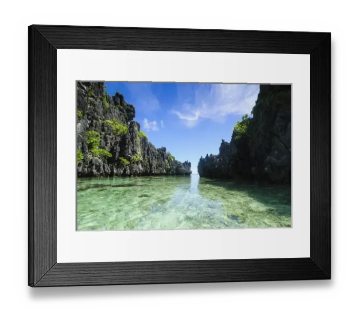 Framed Print : Crystal clear water in the Bacuit archipelago, Palawan, Philippines Framed Print : Crystal clear water in the Bacuit archipelago, Palawan, Philippines