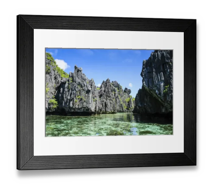 Framed Print : Crystal clear water in the Bacuit archipelago, Palawan, Philippines