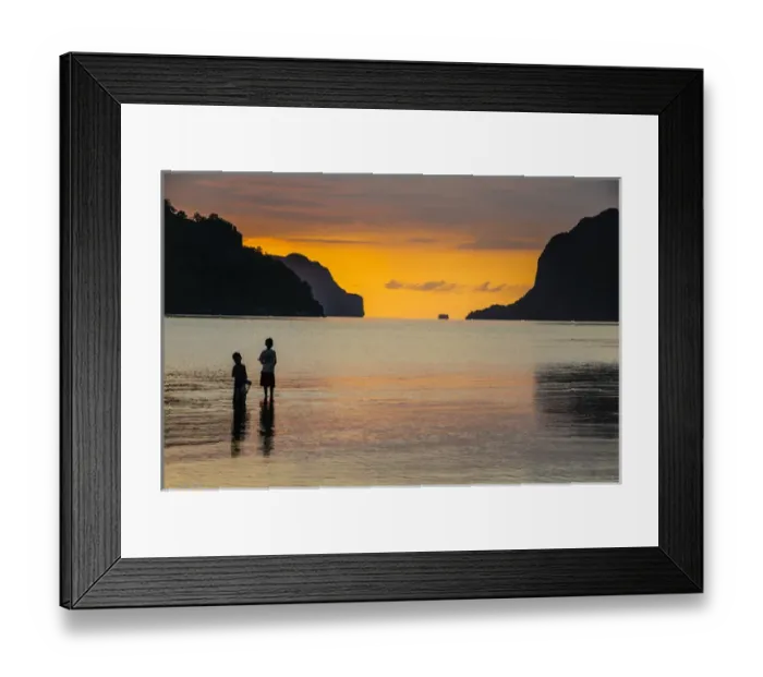 Framed Print : Silhouette of boys fishing at sunset in the bay of El Nido, Bacuit Archipelago, Palawan