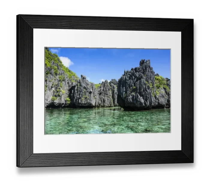 Framed Print : Crystal clear water in the Bacuit archipelago, Palawan, Philippines Framed Print : Crystal clear water in the Bacuit archipelago, Palawan, Philippines