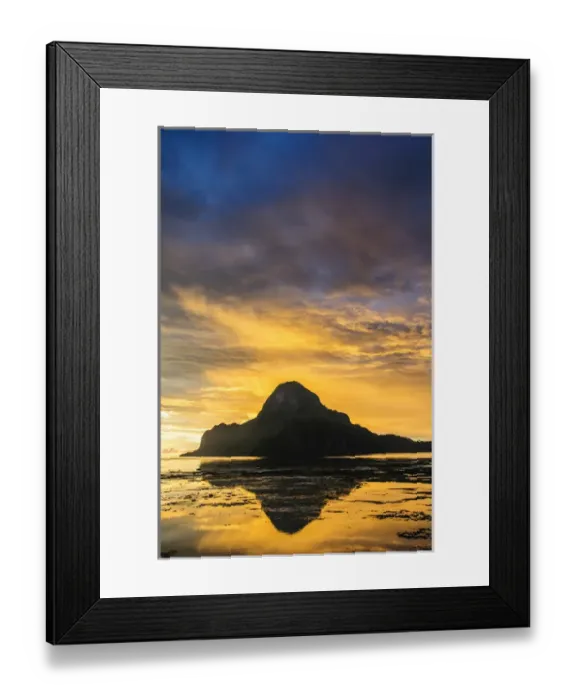 Framed Print : Dramatic sunset light over the bay of El Nido, Bacuit Archipelago, Palawan, Philippines Framed Print : Dramatic sunset light over the bay of El Nido, Bacuit Archipelago, Palawan, Philippines