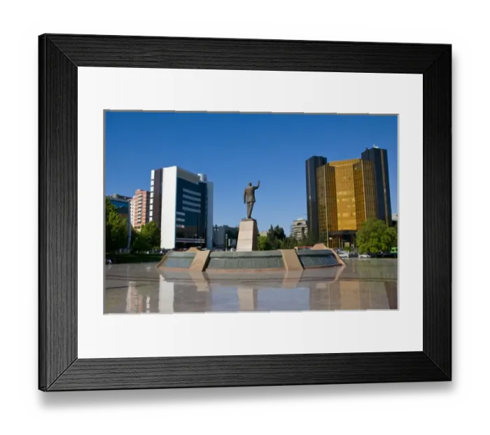 Framed Print : Hero statue, Baku, Azerbaijan