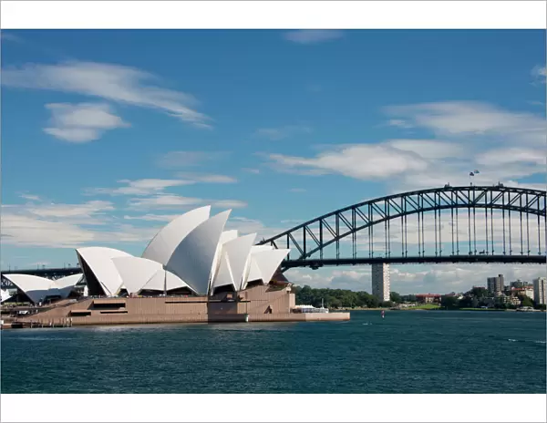 Australia, NSW, Sydney. Landmark Sydney Opera House and Harbour Bridge