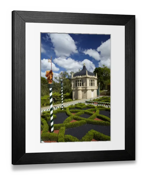 Framed Print : Tudor Gardens, Hamilton Gardens, Hamilton, Waikato, North Island, New Zealand