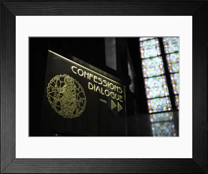 Framed Print : Europe, France, Paris. Confessions Dialogue sign, Notre Dame Cathedral