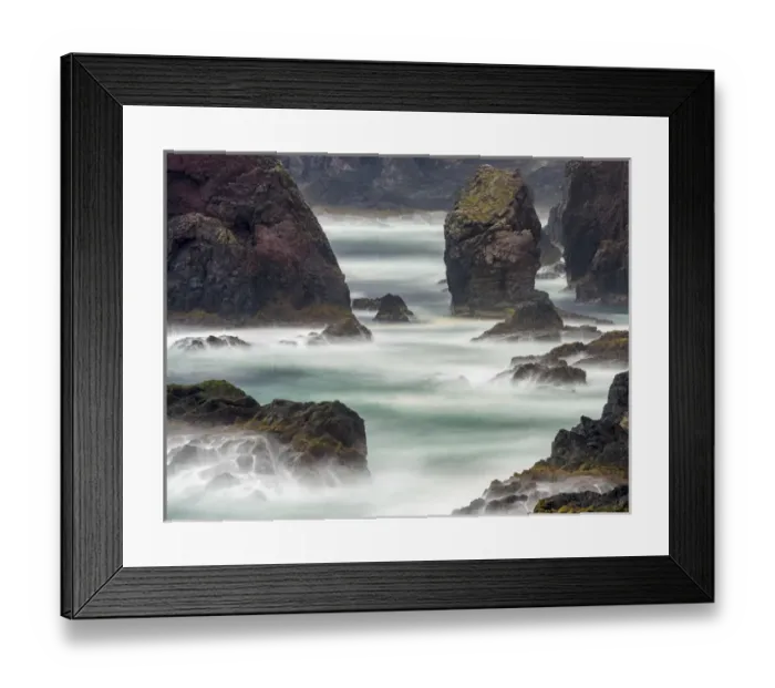 Framed Print : Landscape on the Eshaness peninsula. The famous cliffs and sea stacks of Eshness Framed Print : Landscape on the Eshaness peninsula. The famous cliffs and sea stacks of Eshness