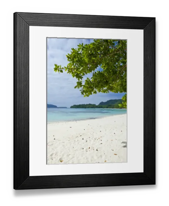 Framed Print : Turquoise water and white sand at the Champagne beach, Island of Espiritu Santo, Vanuatu