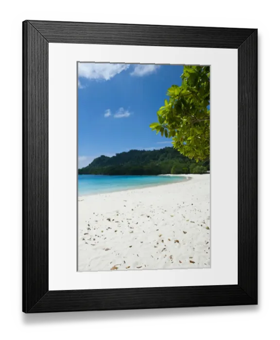 Framed Print : Turquoise water and white sand at the Champagne beach, Island of Espiritu Santo, Vanuatu Framed Print : Turquoise water and white sand at the Champagne beach, Island of Espiritu Santo, Vanuatu