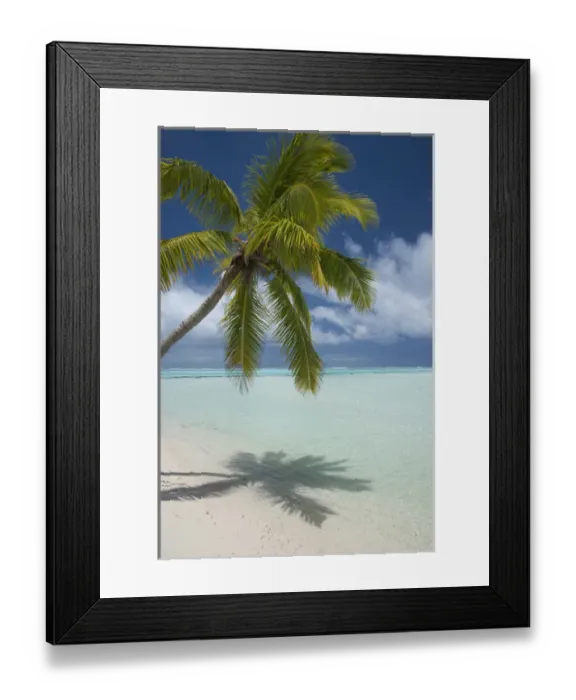 Framed Print : Cook Islands, Aitutaki (aka Araura). One Foot Island, a small motu in Framed Print : Cook Islands, Aitutaki (aka Araura). One Foot Island, a small motu in
