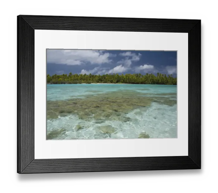 Framed Print : Cook Islands, Aitutaki (aka Araura). One Foot Island, a small motu or Framed Print : Cook Islands, Aitutaki (aka Araura). One Foot Island, a small motu or