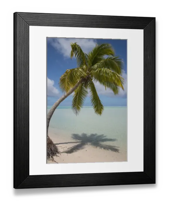 Framed Print : Cook Islands, Aitutaki (aka Araura). One Foot Island, a small motu in Framed Print : Cook Islands, Aitutaki (aka Araura). One Foot Island, a small motu in