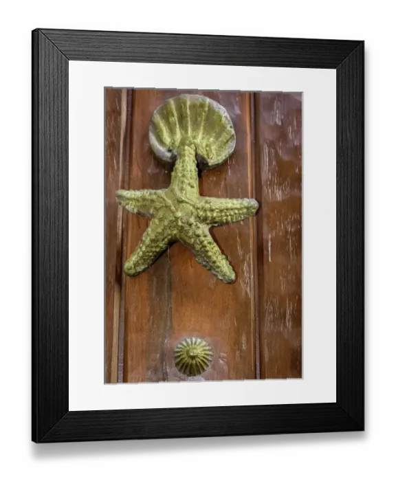 Framed Print : Charming Spanish colonial architecture graces the Old City, Cuidad vieja, of Cartagena Framed Print : Charming Spanish colonial architecture graces the Old City, Cuidad vieja, of Cartagena