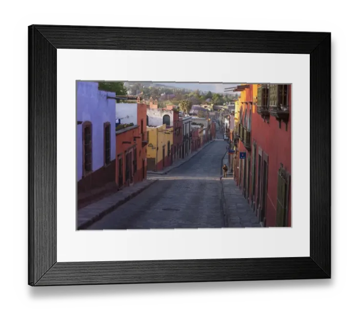 Framed Print : Mexico, San Miguel de Allende. A quiet street in the village