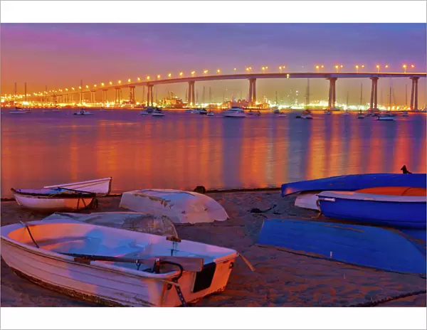 USA, California, San Diego. View of Coronado Bridge at night