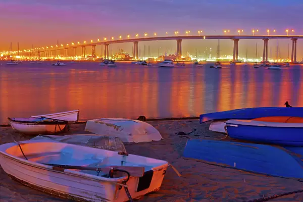 USA, California, San Diego. View of Coronado Bridge at night