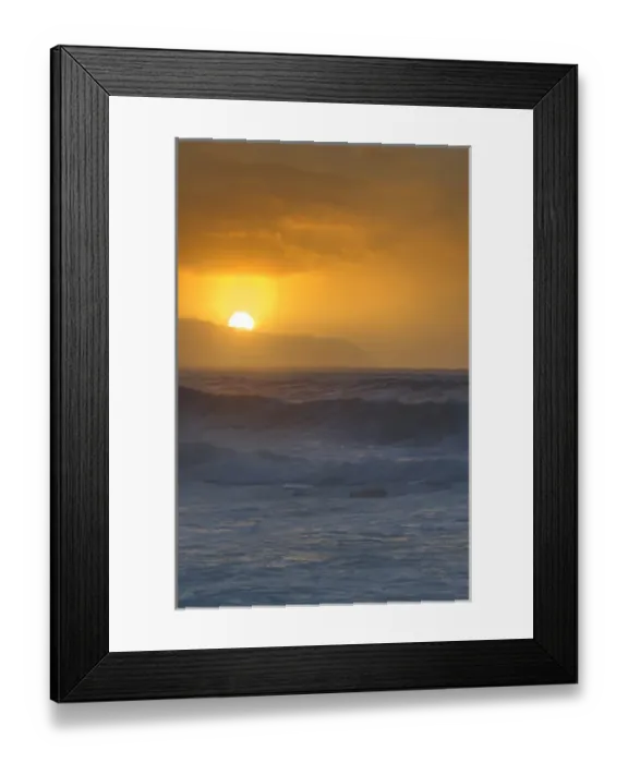 Framed Print : USA; Hawaii; Oahu; Sunsetting over the Pacific Ocaen Framed Print : USA; Hawaii; Oahu; Sunsetting over the Pacific Ocaen