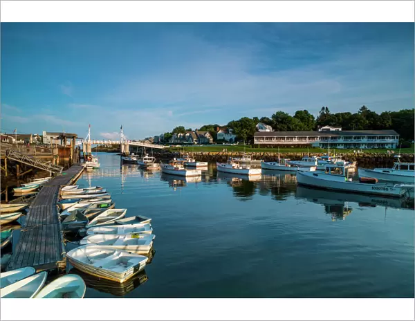 USA, Maine, Ogunquit, Perkins Cove, boat harbor