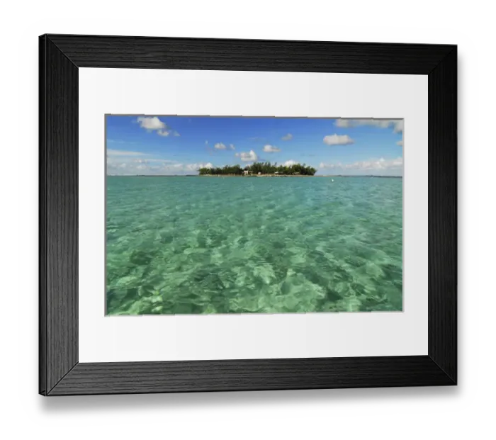Framed Print : Mauritius, Blue Bay, turquoise rippled water with the view of island in distant against