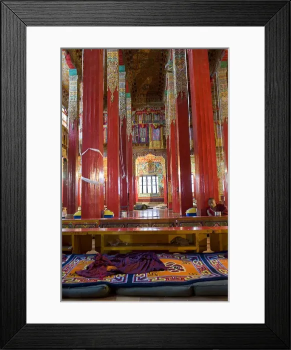 Framed Print : Monk at Sangpi Luobuling Si Monastery, in town of Xiangcheng, Sichuan Province, china Framed Print : Monk at Sangpi Luobuling Si Monastery, in town of Xiangcheng, Sichuan Province, china