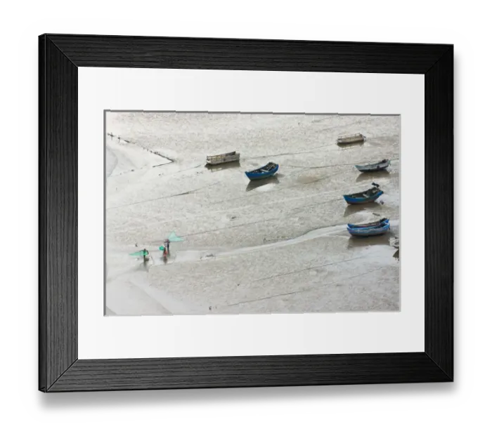 Framed Print : Fishermen carrying fish net and fishing boats on the muddy beach, East China Sea