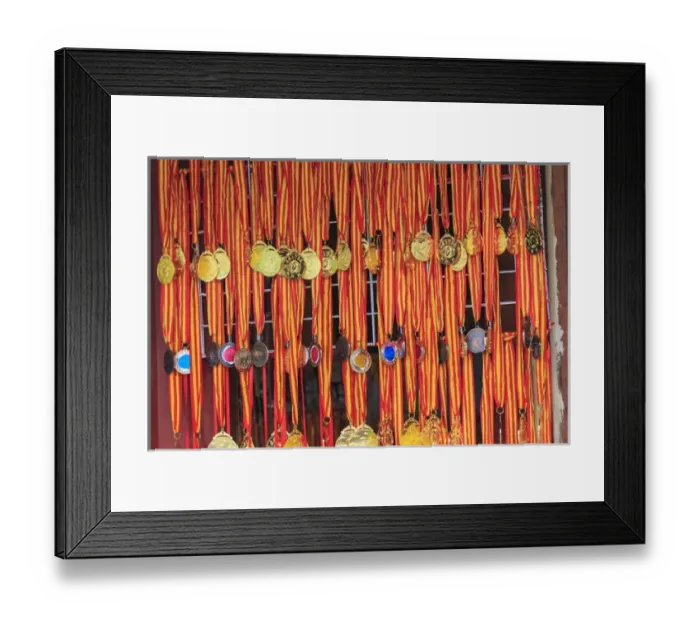 Framed Print : replica medals, shop, The Great Wall- Modern Seven Wonders of the World, Qianjiadian Scenic Area