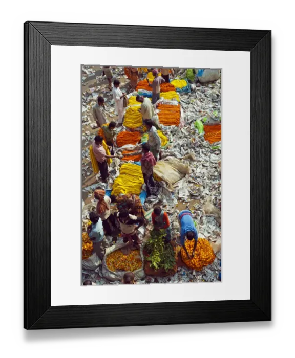 Framed Print : India, Kolkota, Mullik Ghat flower market, street selling