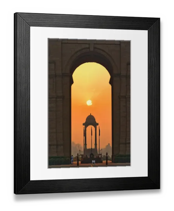Framed Print : India Gate, a war memorial in New Delhi commeorating the Indian dead of the First World War