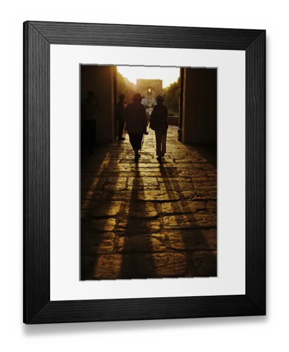 Framed Print : American tourists silhouetted in entrance to Humayuns Tomb / Nizamuddin, India Framed Print : American tourists silhouetted in entrance to Humayuns Tomb / Nizamuddin, India