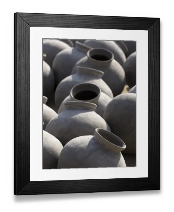 Framed Print : Artisan making clay pot in Chhatrasagar, Rajasthan, India Framed Print : Artisan making clay pot in Chhatrasagar, Rajasthan, India