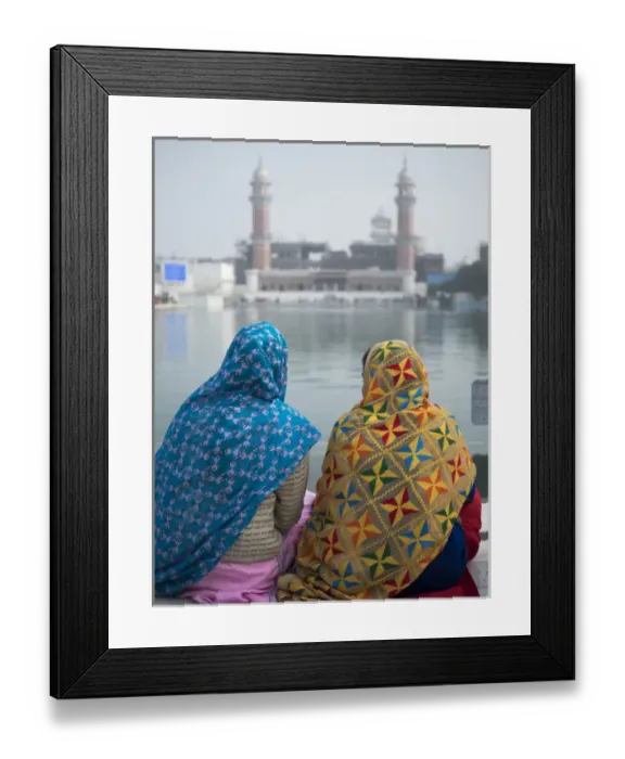 Framed Print : Women at Golden Temple in Amritsar, Punjab Framed Print : Women at Golden Temple in Amritsar, Punjab