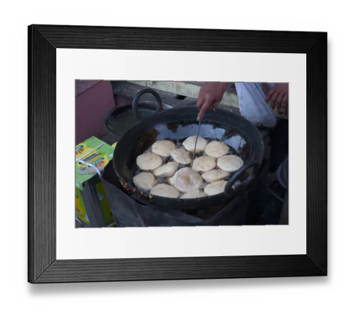 Framed Print : Man frying poori, Jojawar, Rajasthan, India