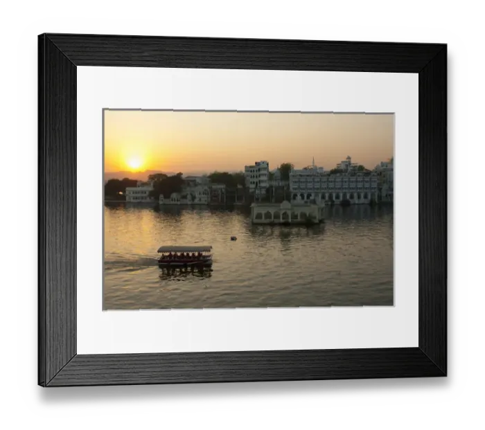 Framed Print : Palace on Lake Pichola, Udaipur, Rajasthan, India