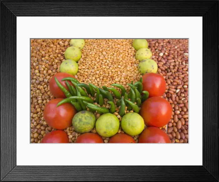 Framed Print : Selling vegetable at the market, Delhi, India Framed Print : Selling vegetable at the market, Delhi, India