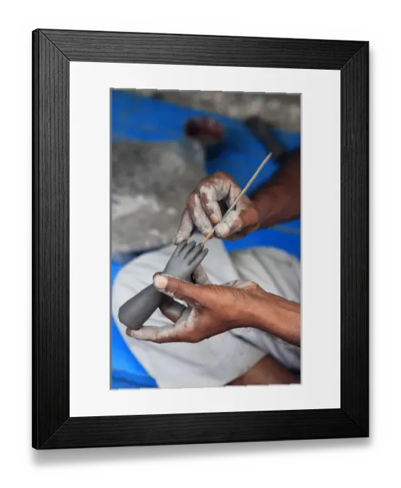 Framed Print : Hands working on a hand in the potters village of Kumartuli in Calcutta