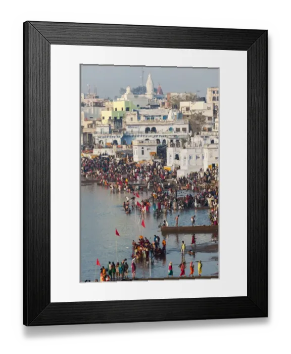 Framed Print : Pilgrims at the annual Hindu pilgrimage to holy Pushkar Lake, Pushkar, Rajasthan State