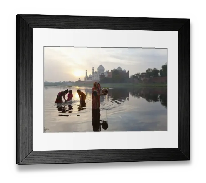 Framed Print : Taj Mahal & collecting water on the banks of the River Yamuna, Agra, India