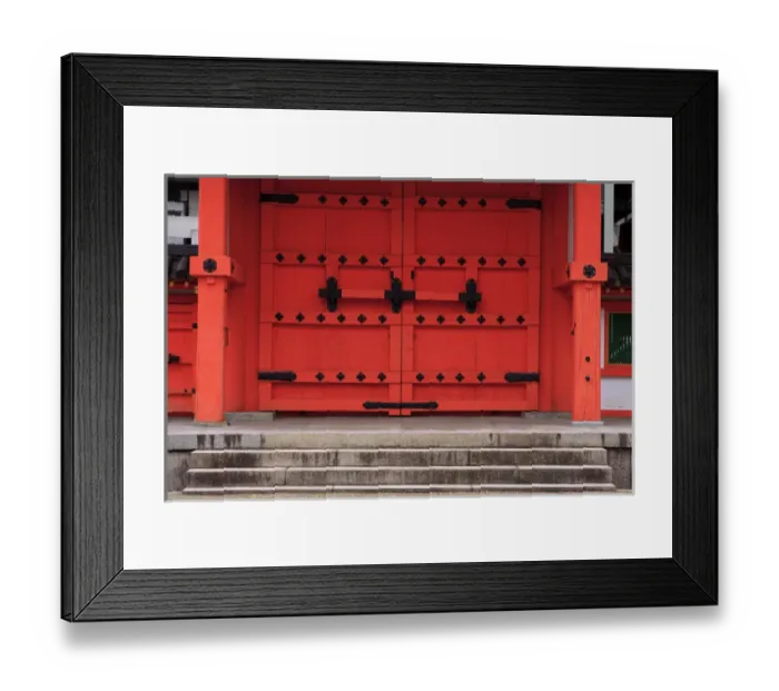 Framed Print : A bright red door in the grounds of the Sanjuusangendo Temple in Kyoto, Japan