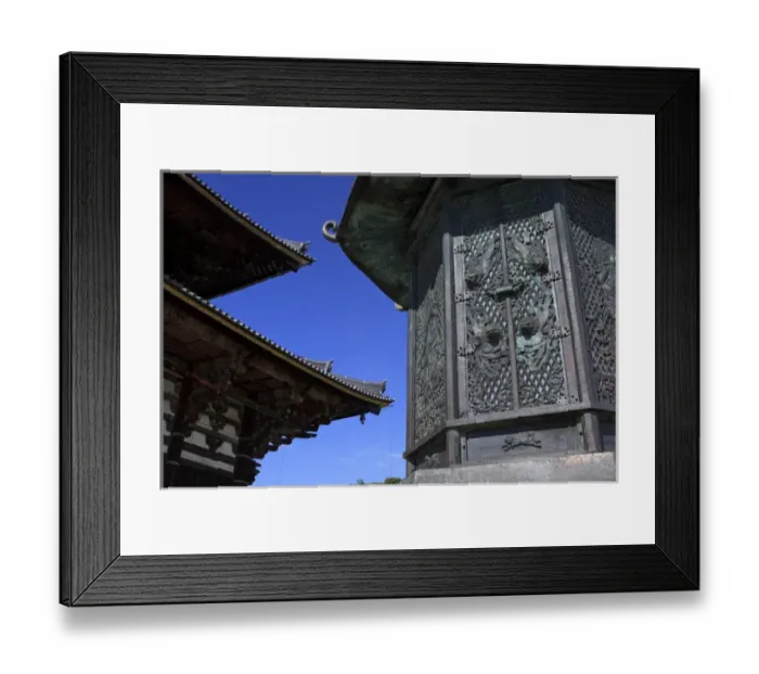 Framed Print : An intricate metal lantern at the entrance to Daimonji Temple, home to the giant Framed Print : An intricate metal lantern at the entrance to Daimonji Temple, home to the giant