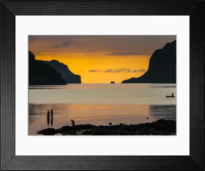 Framed Print : Silhouette of boys fishing at sunset in the bay of El Nido, Bacuit Archipelago, Palawan Framed Print : Silhouette of boys fishing at sunset in the bay of El Nido, Bacuit Archipelago, Palawan