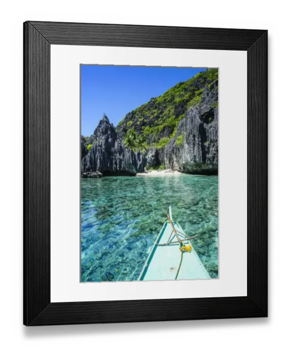 Framed Print : Little white beach and crystal clear water in the Bacuit archipelago, Palawan