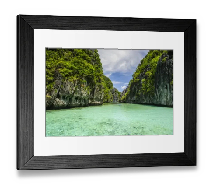 Framed Print : Crystal clear water in the Bacuit archipelago, Palawan, Philippines Framed Print : Crystal clear water in the Bacuit archipelago, Palawan, Philippines